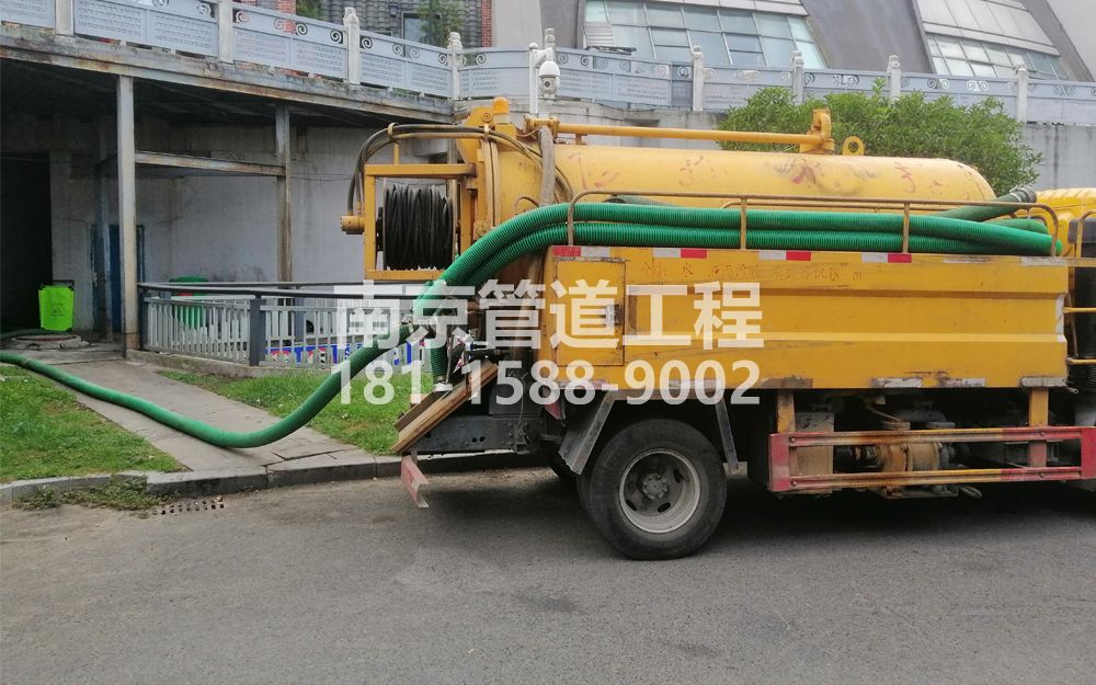 277兴卫村商场隔油池吸污